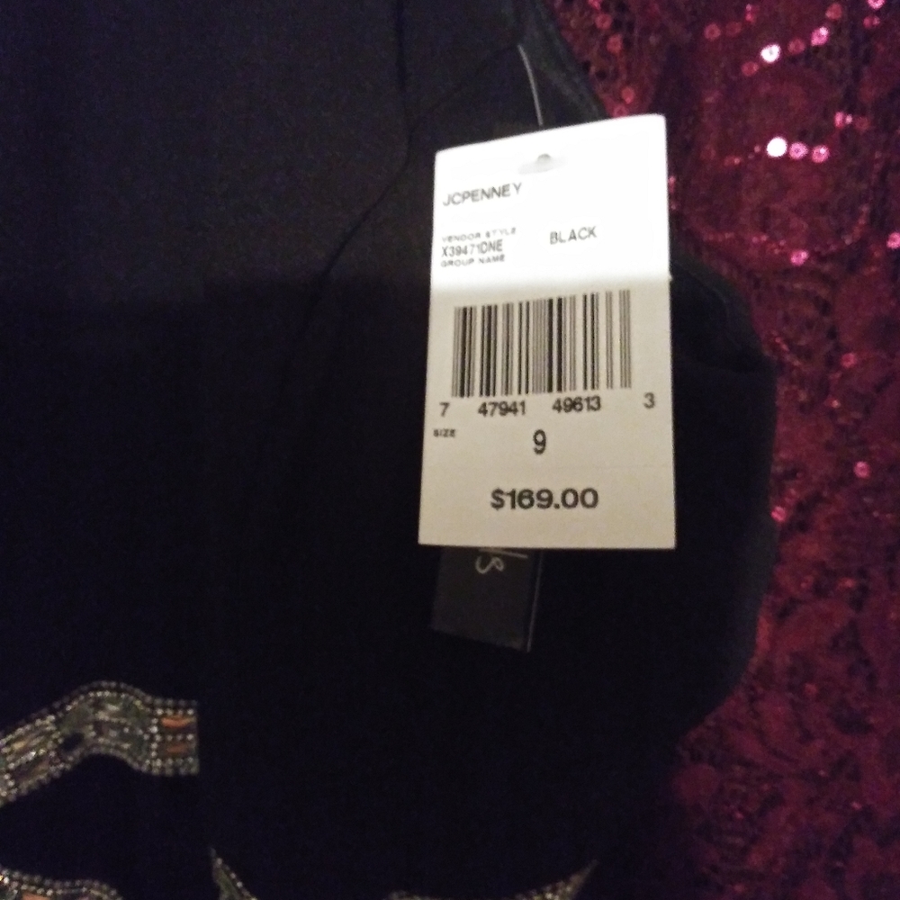 Dresses - Picture 3 of 8